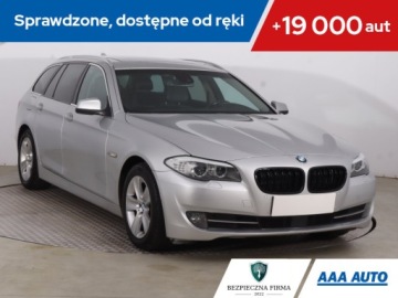 BMW Seria 5 F10-F11 Touring 520d 184KM 2012 BMW 5 520d, 181 KM, Automat, Skóra, Xenon