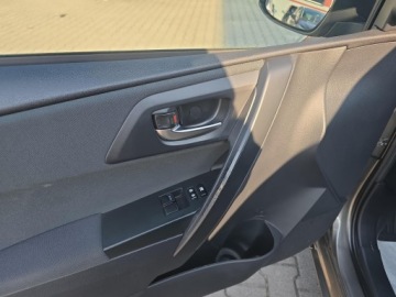 Toyota Auris II Hatchback 5d Facelifting 1.33 Dual VVT-i 99KM 2018 Auris 1.33 VVT-i Active, zdjęcie 9