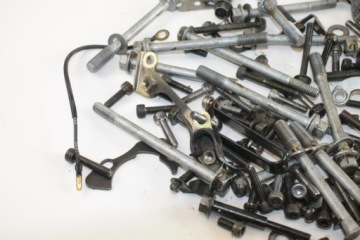 БОЛТЫ ДВИГАТЕЛЯ YAMAHA R6 RJ01 RJ03 98-02