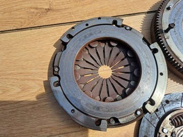 VW LUPO 1.7 SDI KOLO SETRVAČNÍK SPOJKA PŘÍTLAČÁK KOMPLET