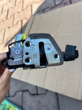 AURIS II ZÁMEK DVEŘE LEVÝ PŘEDNÍ 6 PIN