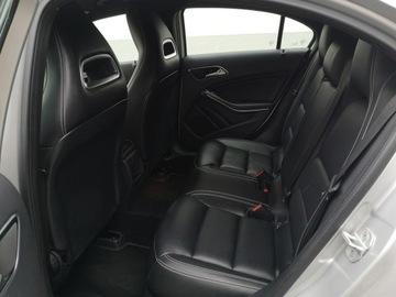 Mercedes Klasa A W176 Hatchback 5d Facelifting 180 122KM 2017 Mercedes A 180 1,6 16v 122KM Klimatronik Navigacja, zdjęcie 17