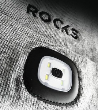 Теплая черная зимняя шапка со светодиодным фонариком USB