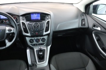 Ford Focus III Kombi 1.6 Duratorq TDCi DPF 115KM 2013 Ford Focus 1.6 TDCi, Navi, Klima, Parktronic,ALU, zdjęcie 7