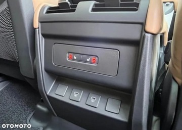 Land Rover Defender IV (L663) Hard Top 90 3.0D R6 250KM 2024 Land Rover Defender Land Rover Defender 3.0 Diesel 250KM, zdjęcie 14