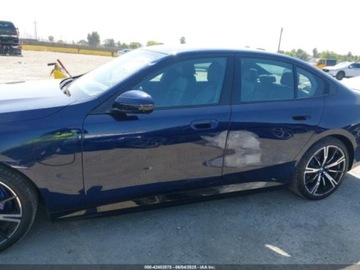 BMW Seria 5 G90-91 2025 BMW Seria 5 550E xDrive 2025 3.0l 3.0 Hybryda 483KM, zdjęcie 2