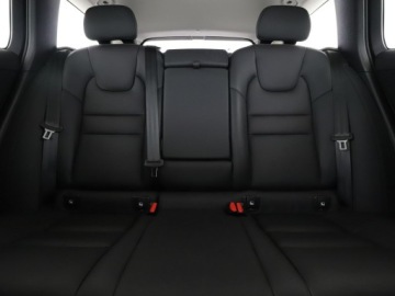 Volvo V60 II  Kombi Facelifting 2.0 B4 197KM 2023 Volvo V60 FV23% B4 Plus Dark automat mHEV skóra, zdjęcie 17