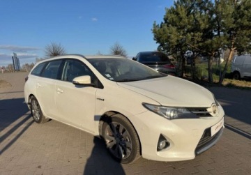 Toyota Auris II Touring Sports Hybrid 135 136KM 2014 Toyota Auris TS 1.8 Hybrid 2014r polskora kamera biala perla 1.8