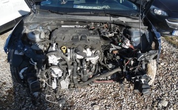 Seat Leon III SC 1.6 TDI 110KM 2015 Seat Leon 2015r, 1.6 TDI. Uszkodzony przod. 1.6 Diesel 110KM, zdjęcie 4