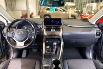 Lexus NX I SUV Facelifting 300h 197KM 2021 Lexus NX 300h F Impression AWD 2.5 Hybryda 197KM, zdjęcie 4