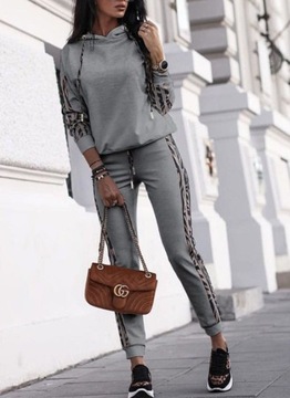 КОМПЛЕКТ ЖЕНСКОЙ СПОРТИВНОЙ КОМБИНЫ С СЕРЫМИ КОРОТКАМИ - L