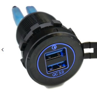 USB-зарядное устройство, вольтметр, гнездо прикуривателя
