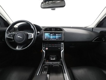 Jaguar XE Sedan 2.0 i4 163KM 2017 Jaguar XE 20d Automat Prestige Navi Tempomat, zdjęcie 14