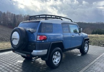 Toyota FJ Cruiser 4.0 239KM 2011 Toyota FJ Toyota FJ 4.0 4x4 4.0 Benzyna 239KM, zdjęcie 3