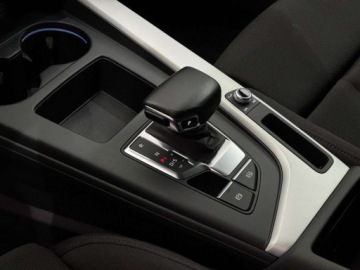 Audi A4 B9 Limousine Facelifting 2.0 35 TFSI 150KM 2023 Audi A4 Limousine 35 TFSI S Line S Tronic Ambiente Podgrzewane fotele L, zdjęcie 7