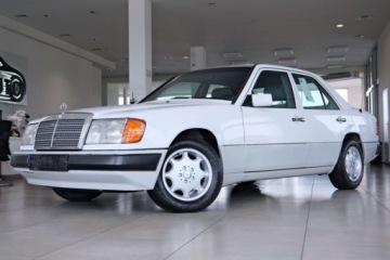 Mercedes W124 Sedan 2.0 118KM 1991 Mercedes-Benz W124 (1984-1993) 2.0 Benzyna 118KM, zdjęcie 17