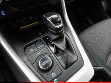 Toyota RAV4 V SUV 2.5 Hybrid Dynamic Force 222KM 2019 Od ręki - TOYOTA RAV4 2.5 Hybrid Comfort 4x4 Suv 222KM 2019, zdjęcie 18