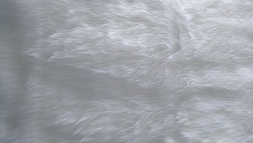 Белый декоративный мех для елки.