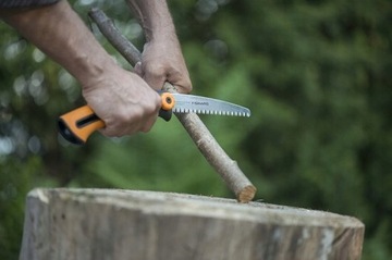 РУЧНАЯ ПИЛА ДЛЯ ВЕТОК КАРТОН-ПЛАПСУМ FISKARS РУЧНАЯ ПИЛА ПРОЧНАЯ ОСТРАЯ СТАЛЬ