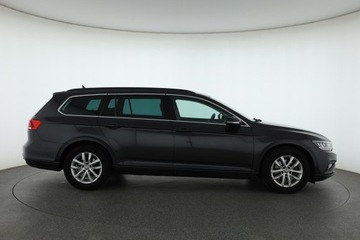 Volkswagen Passat B8 Variant 2.0 TDI BlueMotion SCR 150KM 2019 VW Passat 2.0 TDI, Automat, Navi, Klima, zdjęcie 5