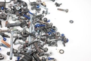 HONDA XRV 750 AFRICA КОМПЛЕКТ БОЛТОВ С ДВУМЯ ВИНТАМИ