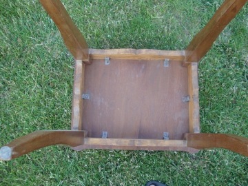 МАЛЕНЬКИЙ СТОЛ