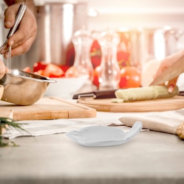 Чесночный аксессуар на тарелке от Chili Design