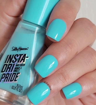 Sally Hansen Insta Dri Lakier Someone Like Blue 744