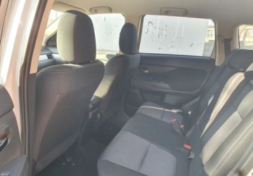 Mitsubishi Outlander III 2018 Mitsubishi Outlander Intense PLUS Kamera GetHelp 2.3 Diesel 150KM, zdjęcie 12