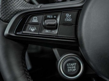Alfa Romeo Giulia II Sedan Facelifting 2023 2.0 GME Turbo 280KM 2025 ALFA ROMEO Giulia Turbo Veloce Q4 Sedan 2.0 (280KM) 2025, zdjęcie 5