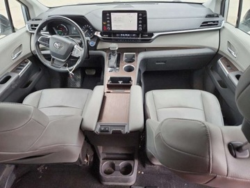 Toyota Sienna III 2022 Toyota Sienna XLE 2022 2.5l 2.5 Hybryda 245KM, zdjęcie 8