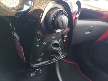 Toyota Aygo II Hatchback 5d 1.0 VVT-i 69KM 2017 Toyota Aygo 1.0 VVT-i Selection X-cite EU6 II (201, zdjęcie 25