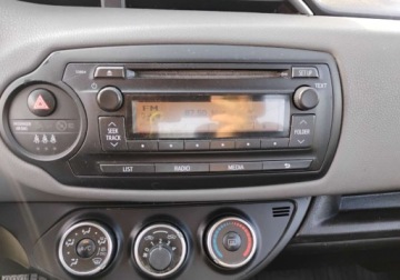 Toyota Yaris III Hatchback 5d Facelifting 1.0 VVT-i 69KM 2016 Toyota Yaris 2016r, 1.0 LPG. Uszkodzony lewy bok. Jezdzi. BenzynaLPG 70KM, zdjęcie 12