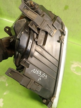 Фара передняя правая FORD FOCUS MK2 05