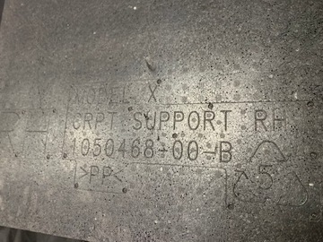 ПОДДЕРЖКА КОВРИКА КАБИНЫ Tesla X ПРАВАЯ 1050468-00-B