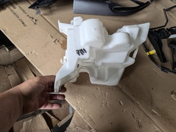 TOYOTA AURIS 13-19 бачок омывателя 85350-02200