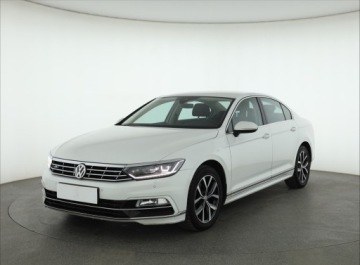 Volkswagen Passat B8 Limousine 1.8 TSI BlueMotion Technology 180KM 2017 VW Passat 1.8 TSI, Salon Polska, Automat, VAT 23%, zdjęcie 1