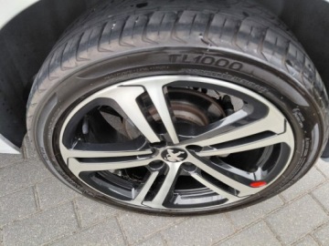 Peugeot 208 I Hatchback 5d Facelifting 1.2 PureTech 110KM 2016 Peugeot 208 GT Line Kamera Klimatronik PDC Sensor Alu 1.2 Benzyna 110KM, zdjęcie 8