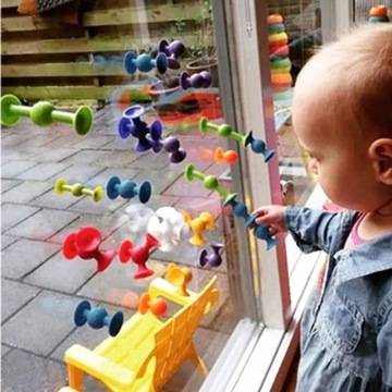 ZESTAW KLOCKI KONSTRUKCYJNE Z PRZYSSAWKAMI ZWARIOWANE ZWIERZAKI