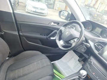 Peugeot 308 II Hatchback 5d 1.2 PureTech 130KM 2016 Peugeot 308 stan idealny, zdjęcie 5
