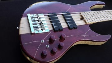 Lutnicza gitara basowa Birdland Saxicola N5