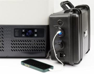 Корпус батареи EKUFER box VRLA: гн. зап. 2 светодиодных USB-вольтметра