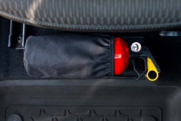 КРЫШКА, ДЕРЖАТЕЛЬ КОРПУСА ОГНЕТУШИТЕЛЯ ДЛЯ АВТОМОБИЛЯ