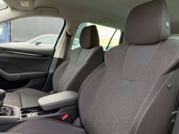 Skoda Octavia IV Kombi 2.0 TDI 150KM 2021 Skoda Octavia 2.0TDI150KM Ambition Tempomat GrzanaSzyba KeyLess Kamera Sal, zdjęcie 10