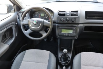 Skoda Fabia II Hatchback 1.2 i HTP 60KM 2009 Skoda Fabia 1.2, Klima, zdjęcie 6