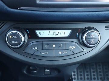 Toyota Yaris III Hatchback 5d Facelifting 2017 1.5 Dual VVT-iE 111KM 2017 Toyota Yaris 1.5 Dual VVT-i, Salon Polska, zdjęcie 11