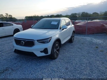 Volvo XC40 2023 Volvo XC 40 B5 Plus Bright Theme 2023 2.0l 2.0 Benzyna 247KM, zdjęcie 1