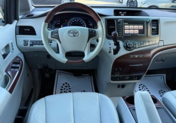 Toyota Sienna III 3.5 V6 266KM 2014 Toyota Sienna Faktura VAT 23 3.5 Benzyna 266KM, zdjęcie 3
