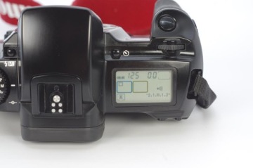 CANON EOS 5 - мало использовался - с дефектом