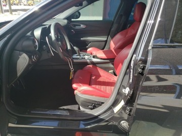 Alfa Romeo Giulia II Sedan Facelifting 2.0 Turbo 280KM 2022 Alfa Romeo Giulia 2022, Veloce, 2.0L, od ubezpieczalni 2.0 Benzyna 280KM, zdjęcie 6